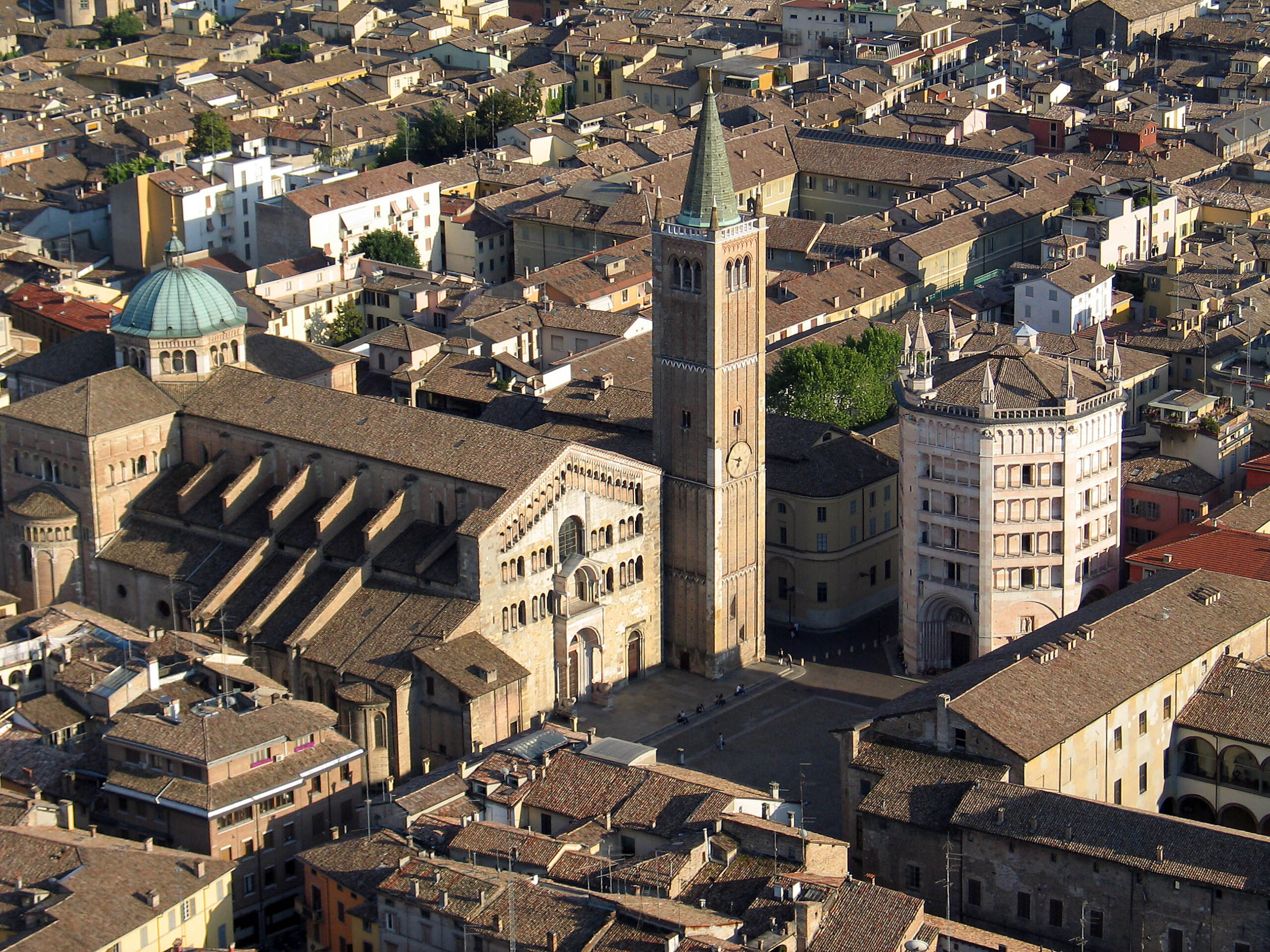 Un touriste à Piazza Duomo