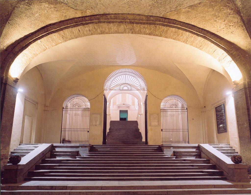 [cml_media_alt id='2965']Lo scalone del Palazzo della Pilotta - Fonte: la-guidaparma.blogspot.com[/cml_media_alt]