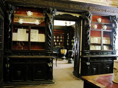 Salle des Sirènes Salle des Sirènes épicerie San Giovanni